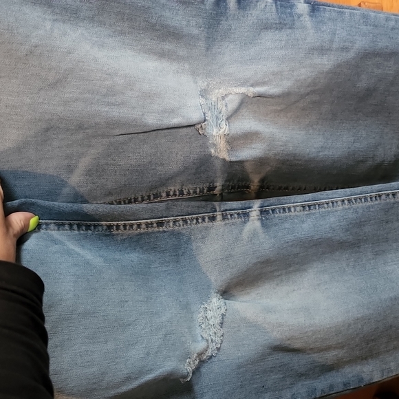 NWOT No Boundaries: Distressed Slim Fit Jeans, light-wash, 32x30 - Picture 2 of 7